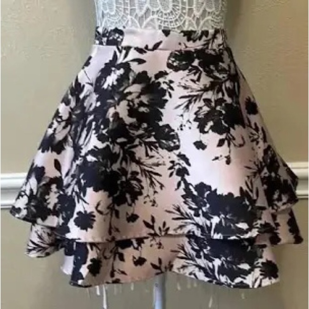 CITY TRIANGLES:  PINK AND BLACK 2 LAYER  SATEEN MINISKIRT SIZE S